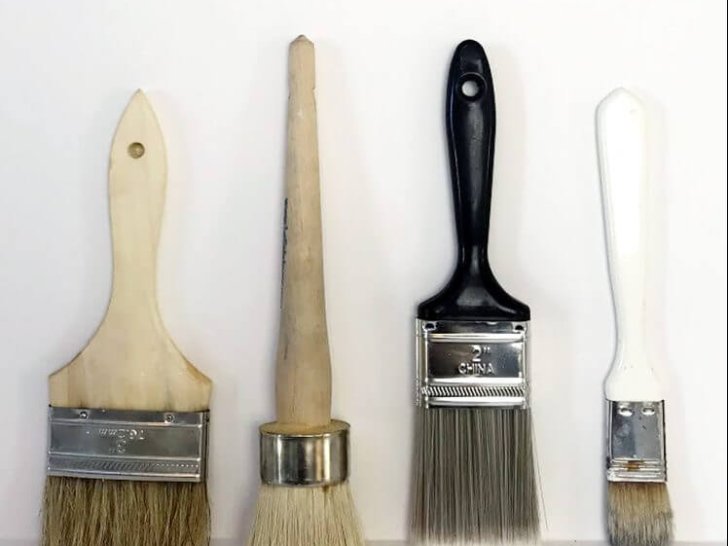 The Best Paint Brush for Chalk Paint: A Chip Brush