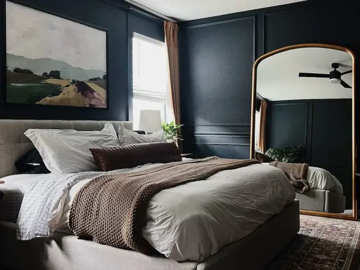 8 Dark Walls That Give Perfect Moody Vibes
